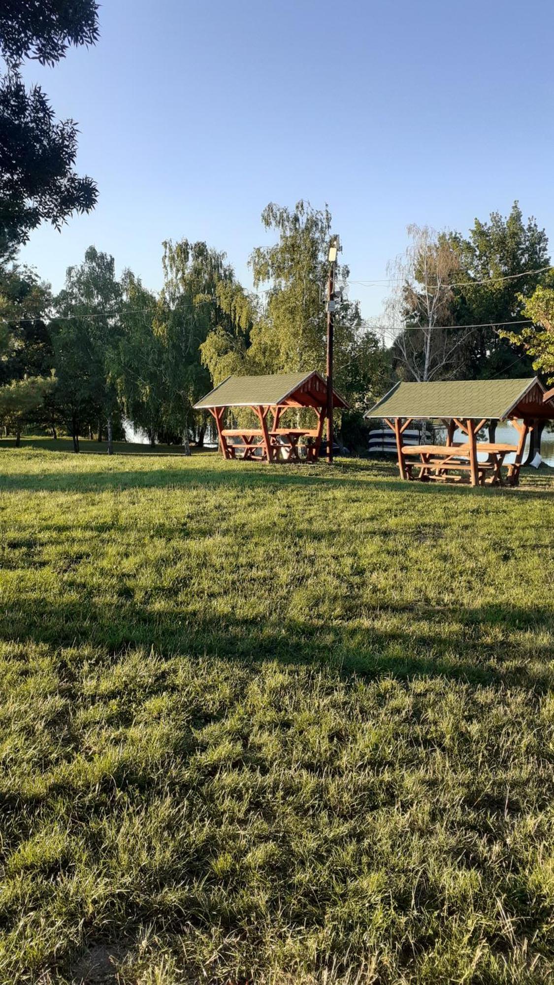 Borostyán Vendégház Tiszaug Exterior foto